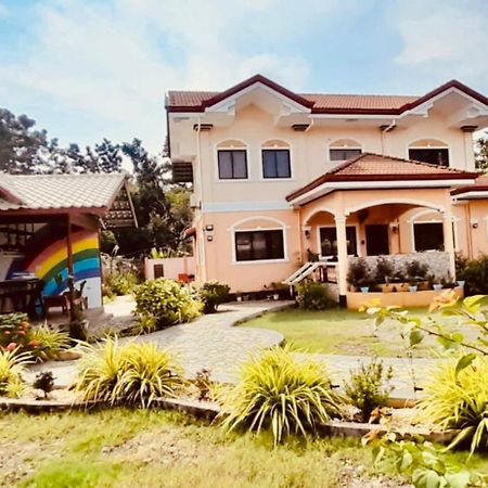 Chateau La Princesa With Cozy Garden & Bar Puerto Princesa Buitenkant foto