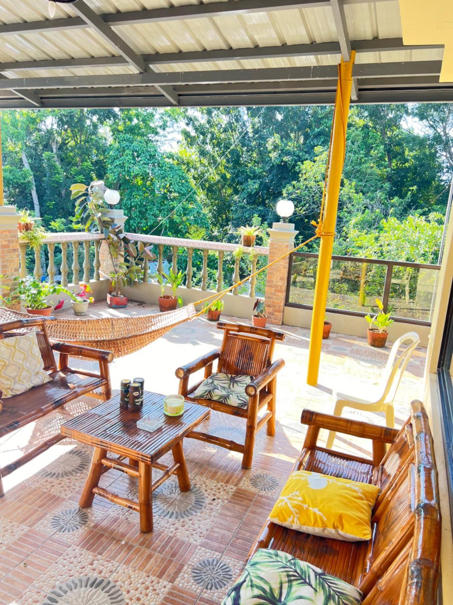 Chateau La Princesa With Cozy Garden & Bar Puerto Princesa Buitenkant foto
