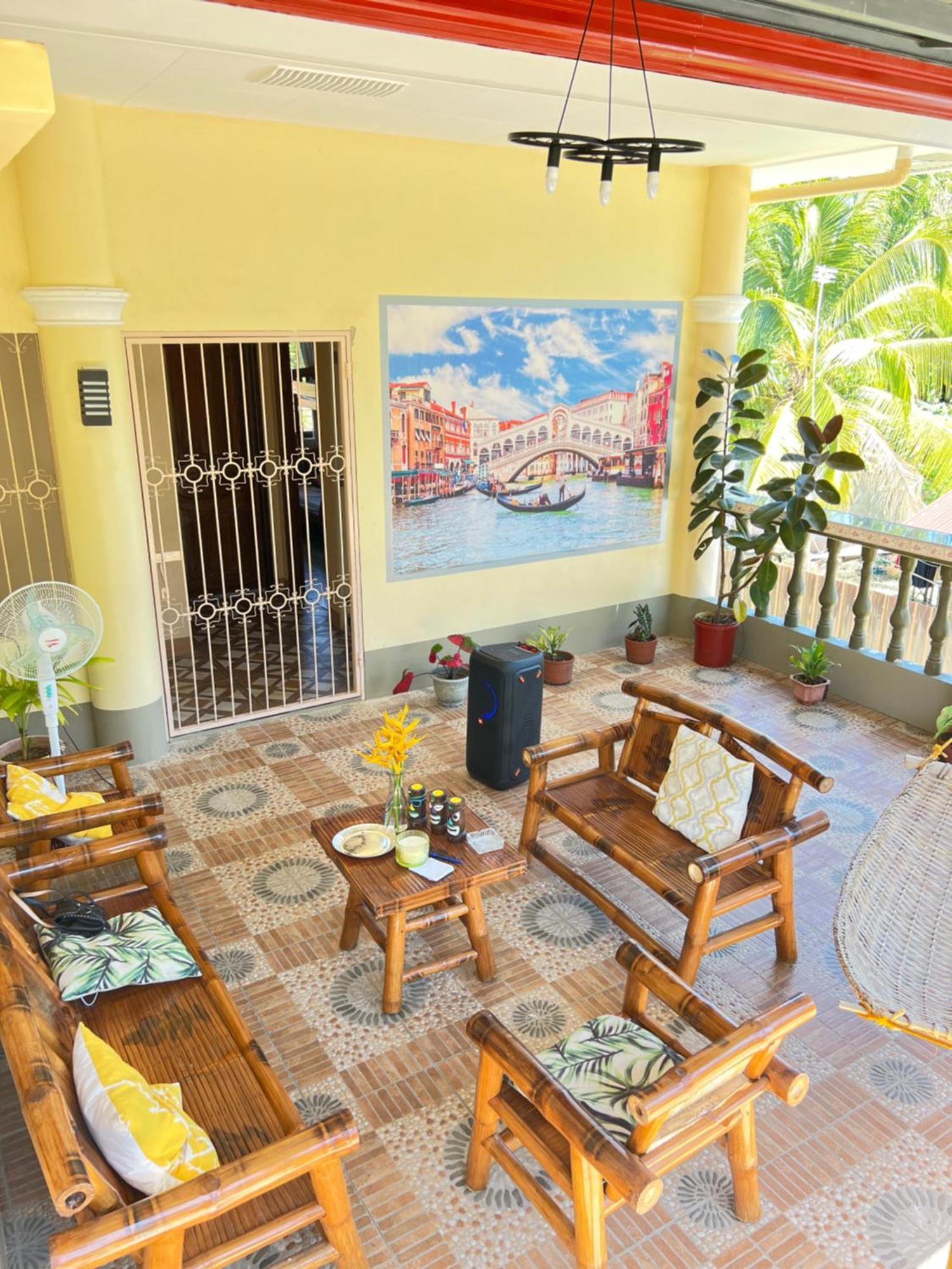 Chateau La Princesa With Cozy Garden & Bar Puerto Princesa Buitenkant foto