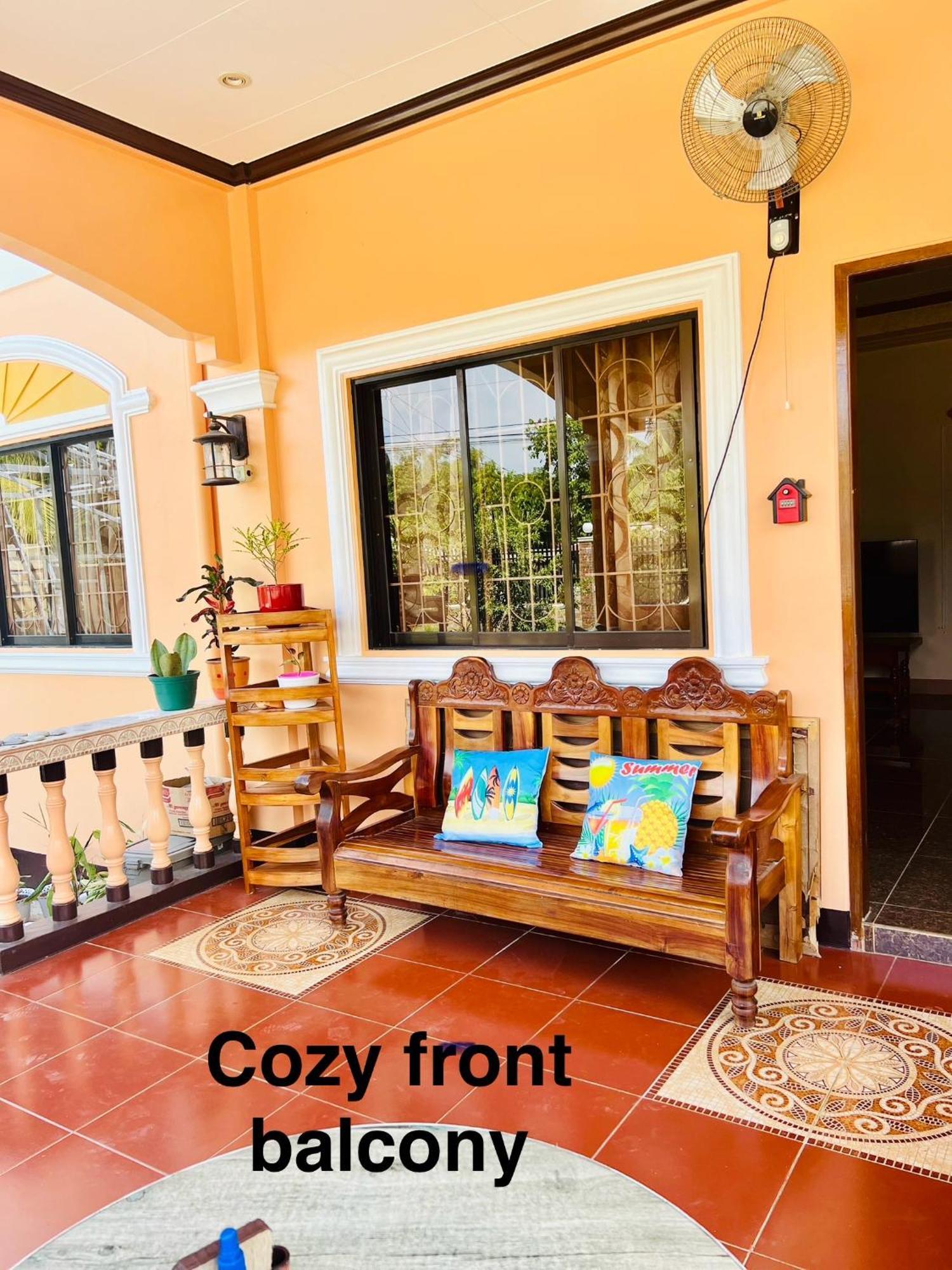 Chateau La Princesa With Cozy Garden & Bar Puerto Princesa Buitenkant foto