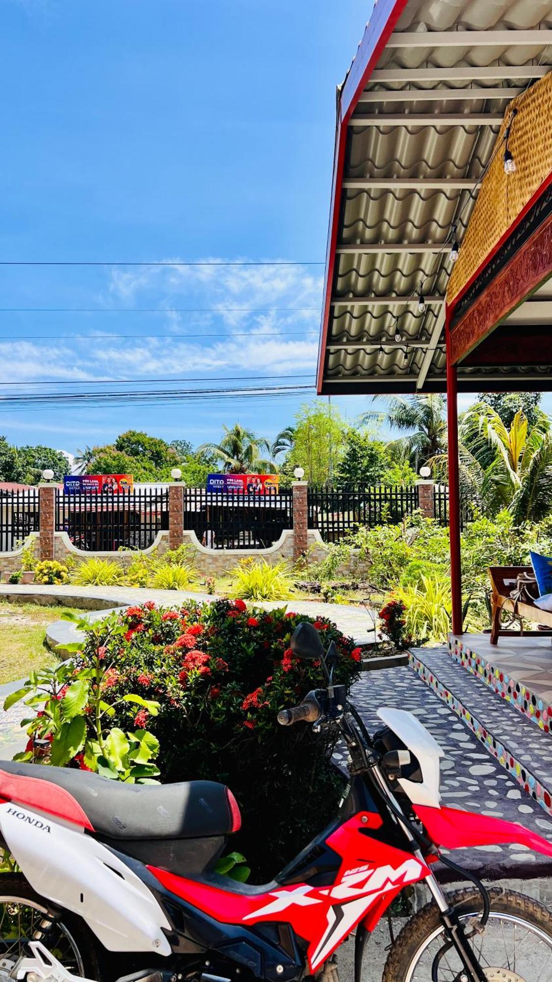 Chateau La Princesa With Cozy Garden & Bar Puerto Princesa Buitenkant foto