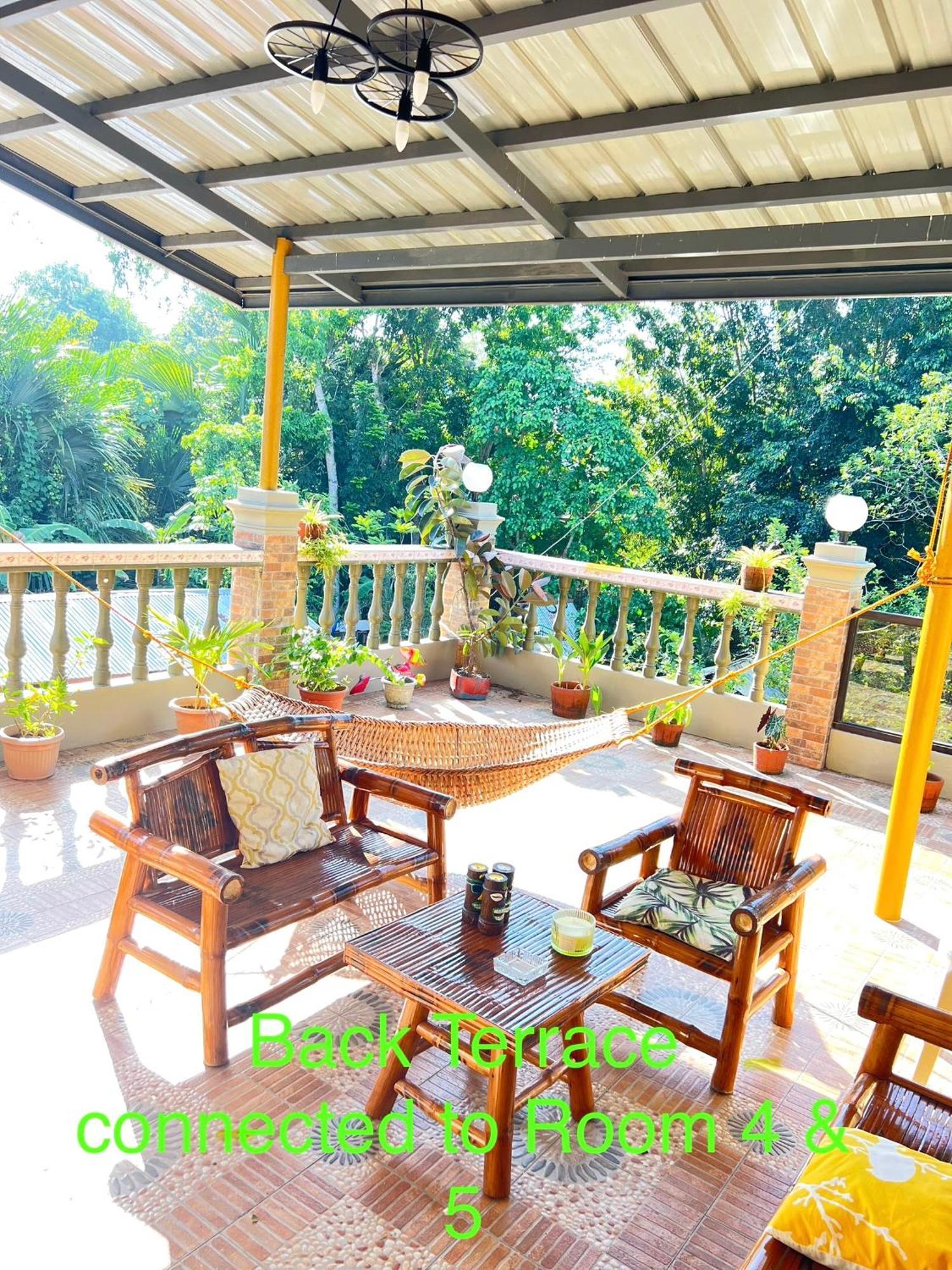 Chateau La Princesa With Cozy Garden & Bar Puerto Princesa Buitenkant foto